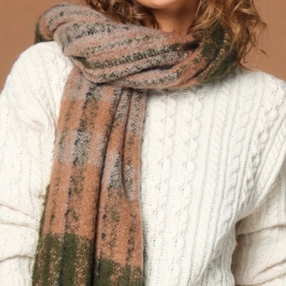 Plaid Bouclé Scarf - Picture 3 of 7